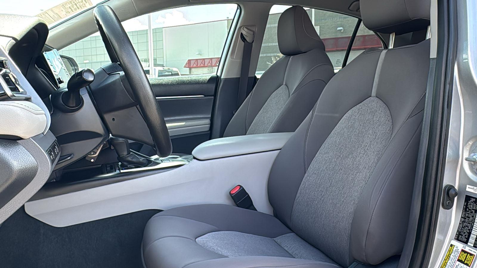 2023 Toyota Camry LE photo 18