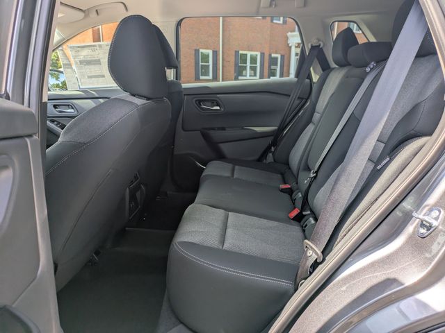 2026 Nissan Rogue SV photo 4