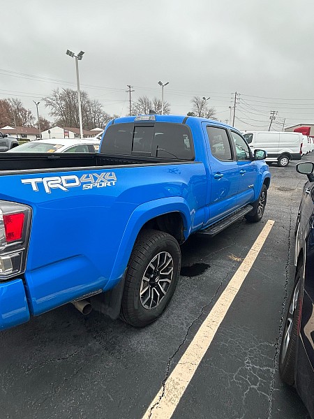 2020 Toyota Tacoma Double Cab TRD Sport photo 2