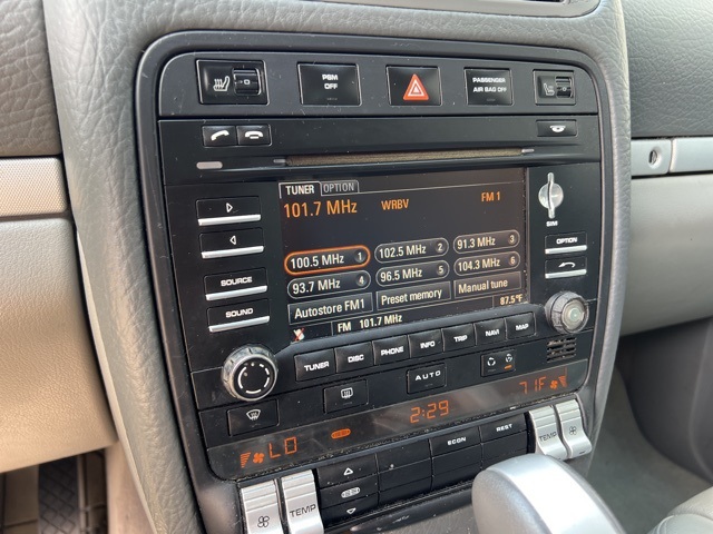 2010 Porsche Cayenne Base photo 22