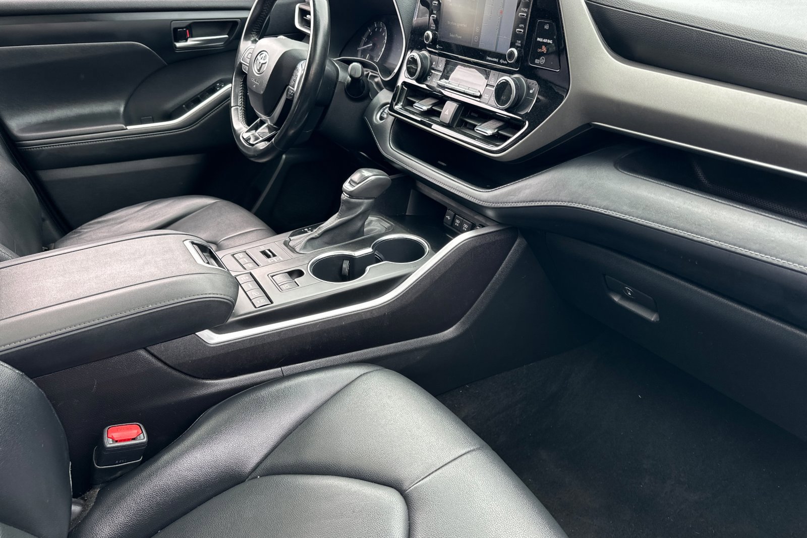 2021 Toyota Highlander XLE photo 16