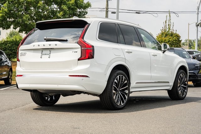 2026 Volvo XC90 T8 Plus photo 4
