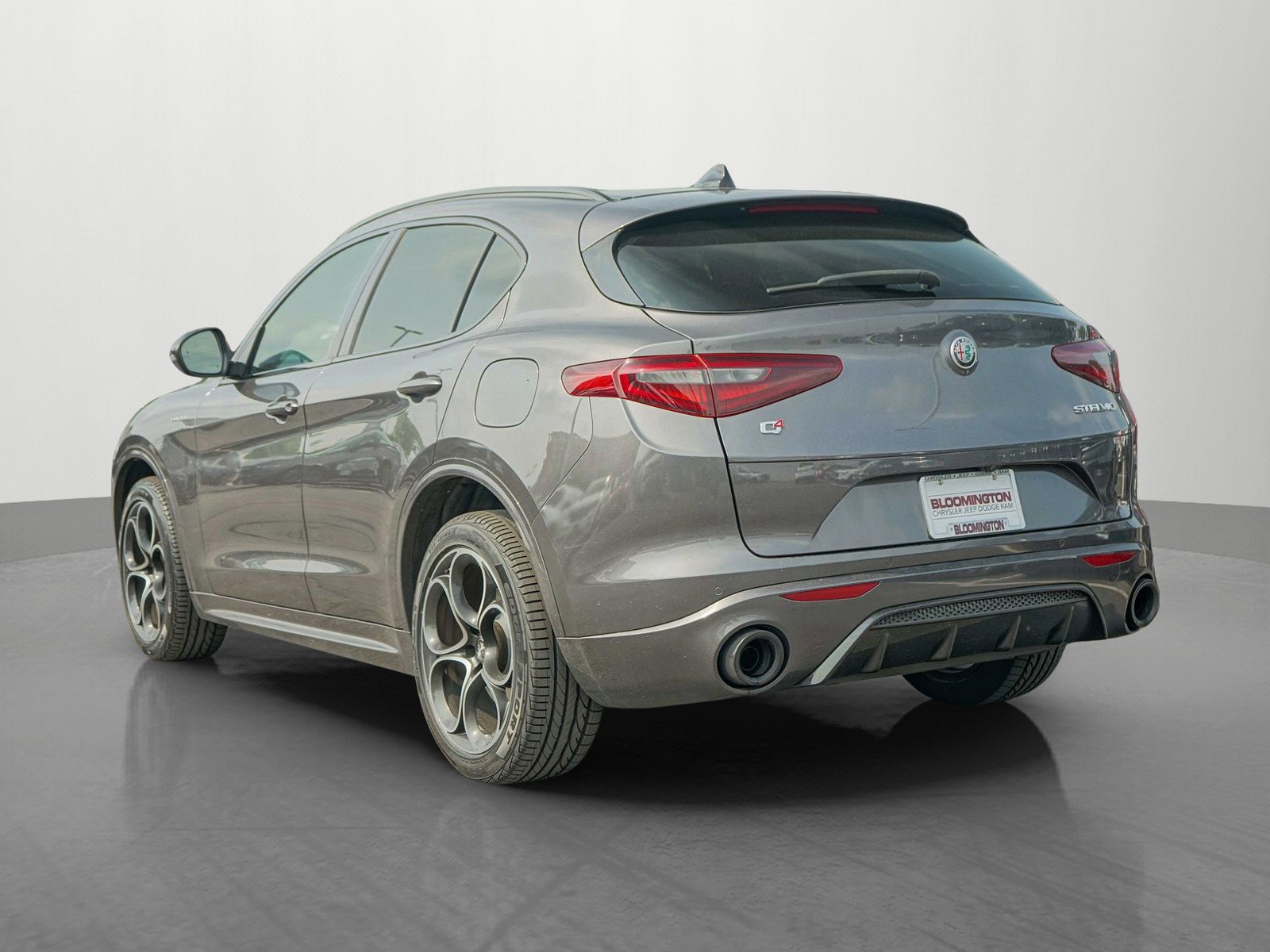 2022 Alfa Romeo Stelvio Ti Sport photo 4