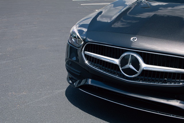 2025 Mercedes Benz C 300 photo 4