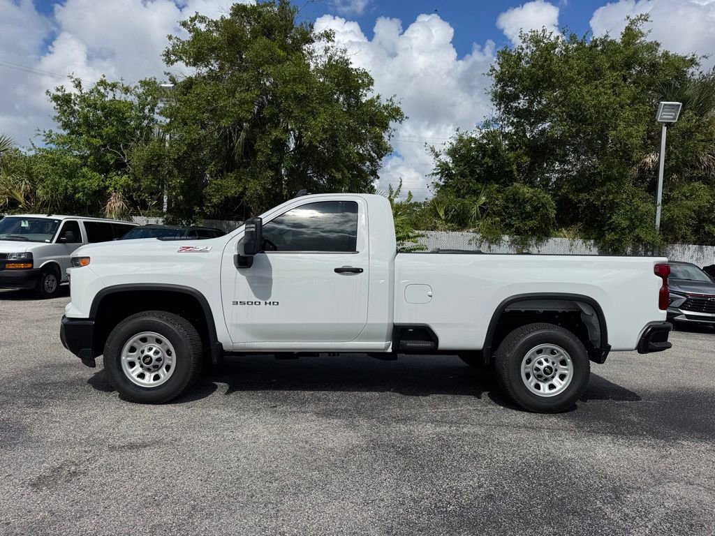 2025 Chevrolet Silverado 3500HD photo 2