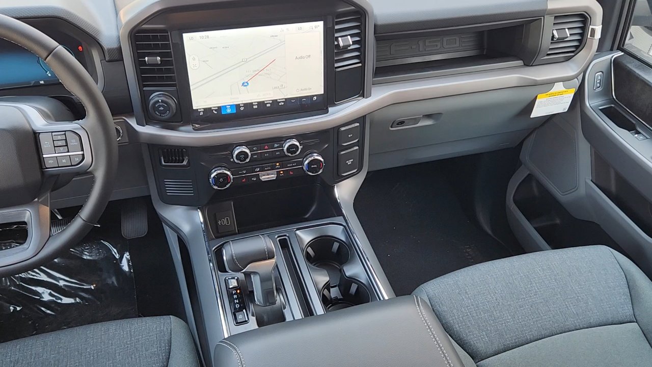 2025 Ford F-150 Lightning XLT photo 8