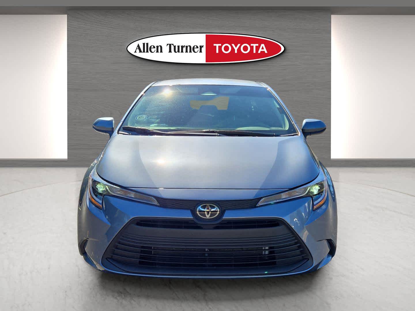 2025 Toyota Corolla LE photo 3
