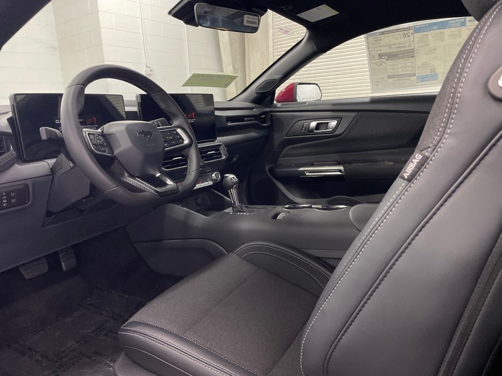 2025 Ford Mustang photo 4