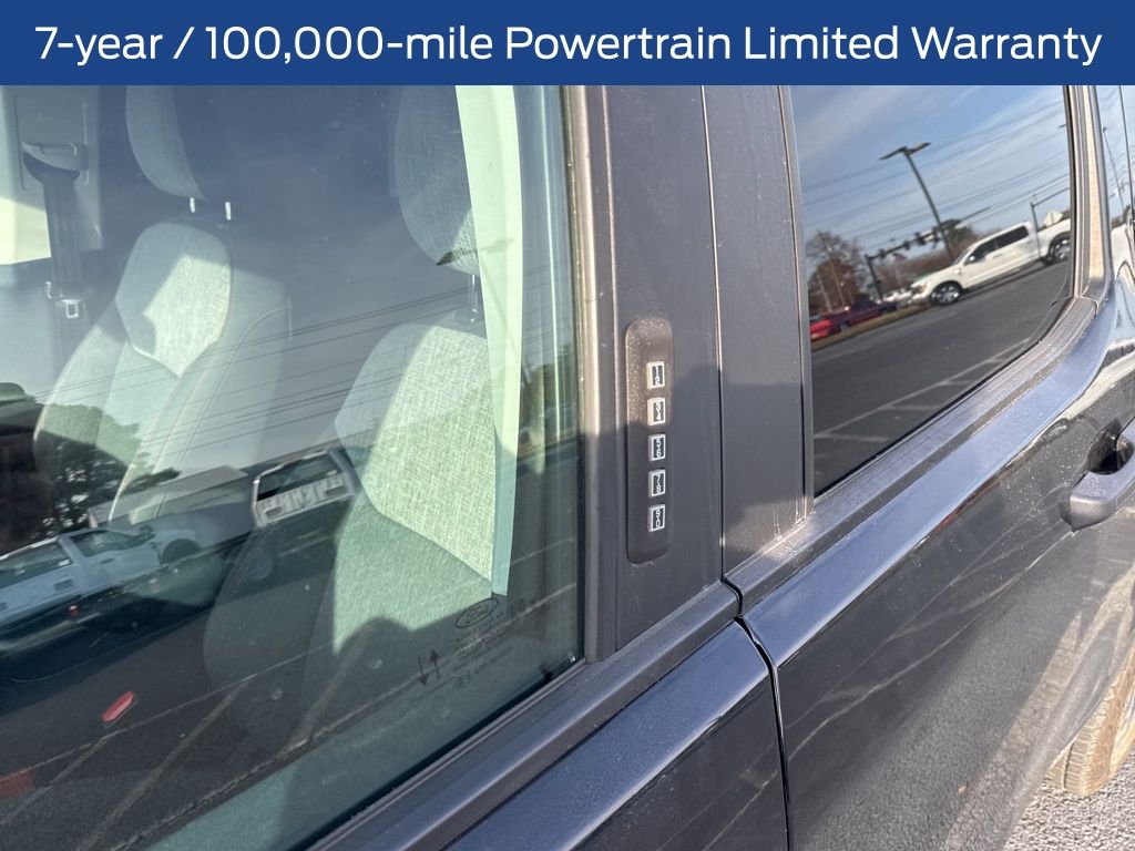 2022 Ford Maverick XLT photo 2