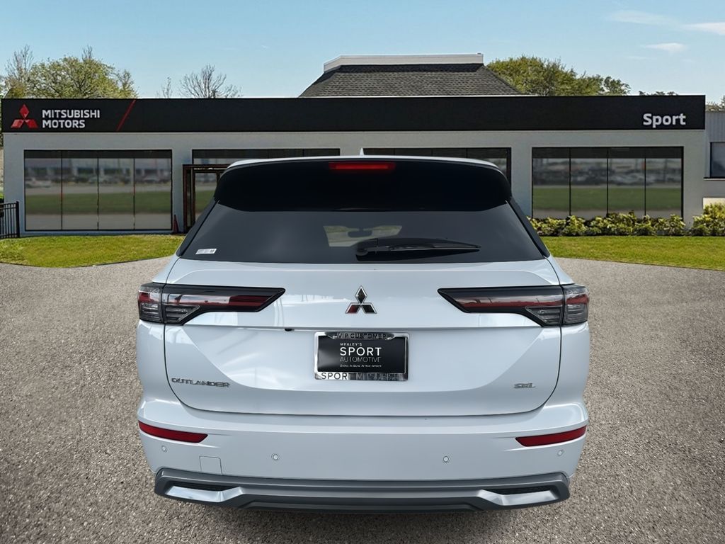 2025 Mitsubishi Outlander SEL photo 4