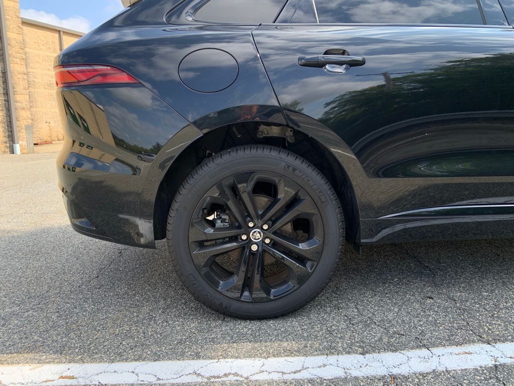 2025 Jaguar F-PACE P250 R-Dynamic S photo 12