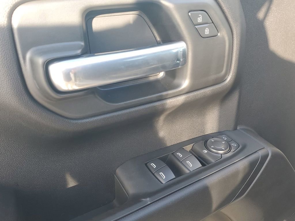 2025 Chevrolet Silverado 1500 Custom photo 40