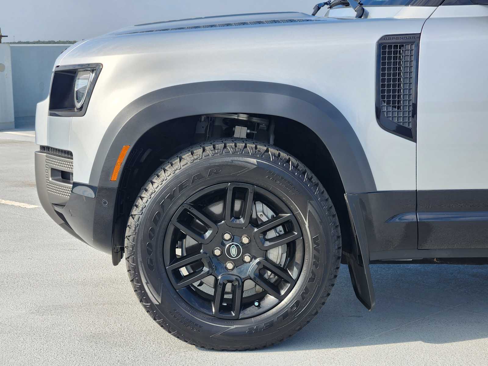 2022 Land Rover Defender X-Dynamic S photo 9