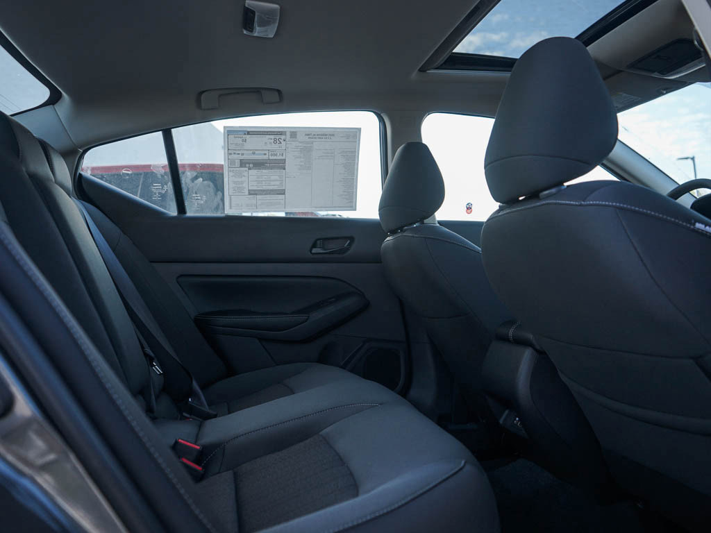 2025 Nissan Altima 2.5 SV photo 7