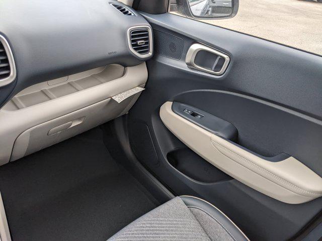 2025 Hyundai Venue SEL Limited photo 13