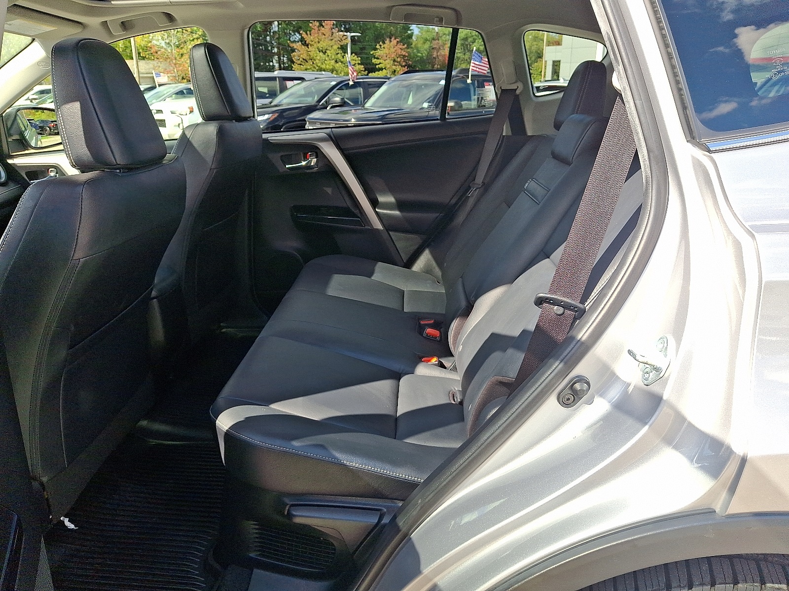 2017 Toyota RAV4 Hybrid Limited photo 8