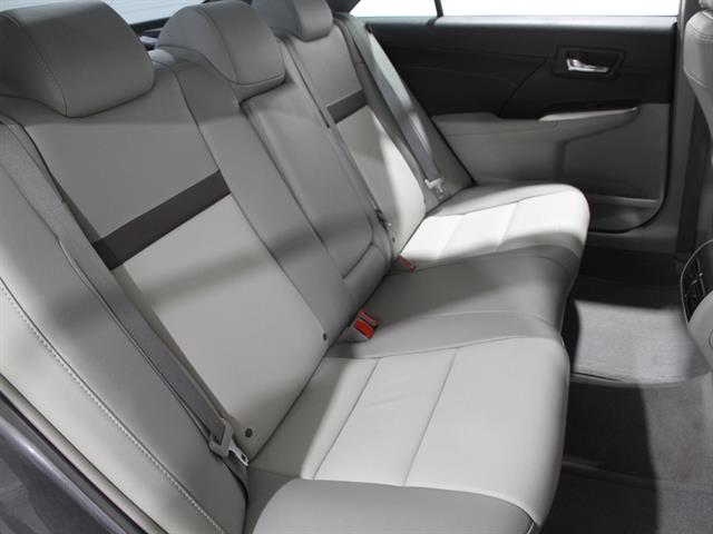 2014 Toyota Camry XLE V6 photo 18
