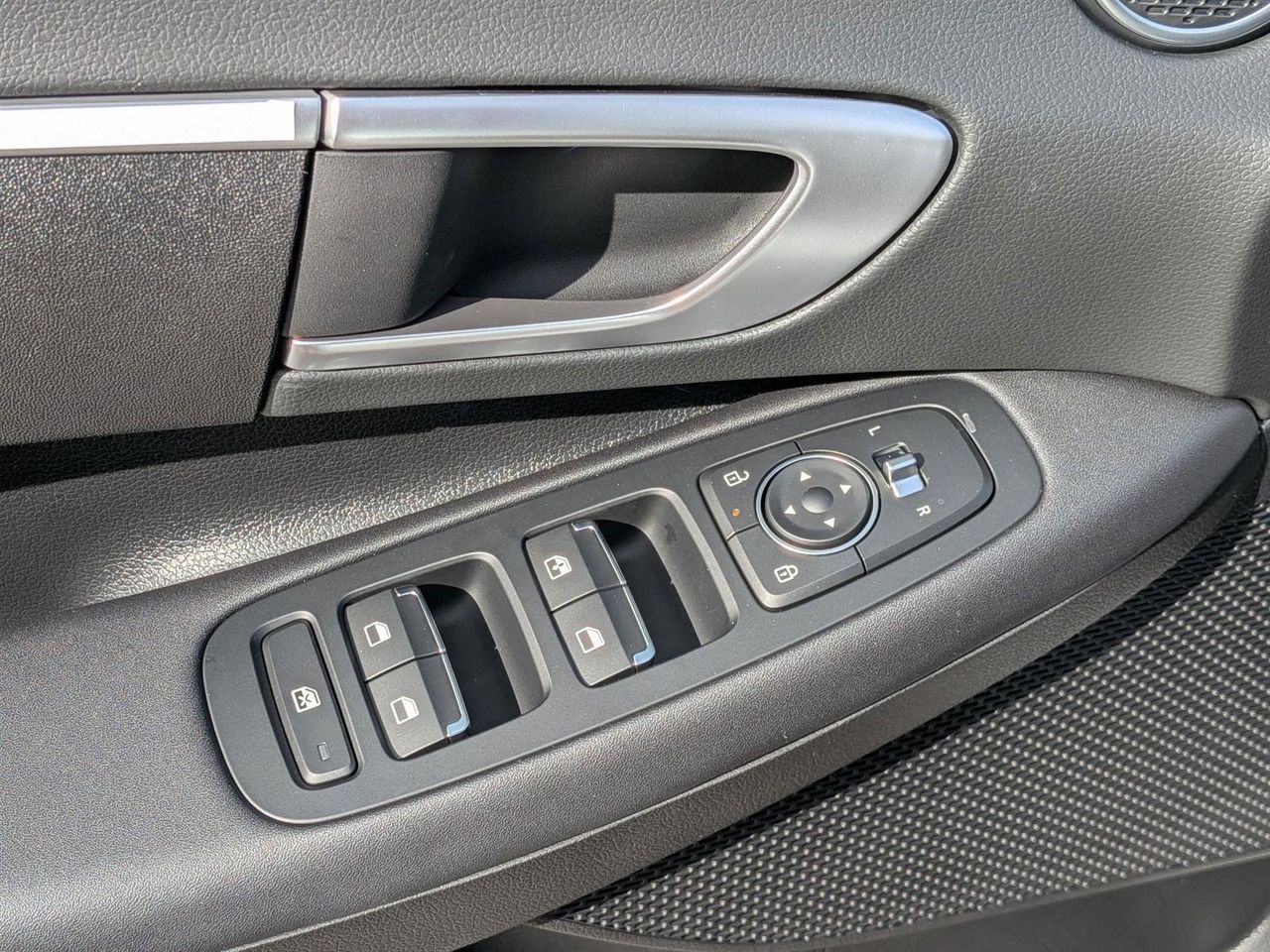 2025 Hyundai Sonata SE photo 12