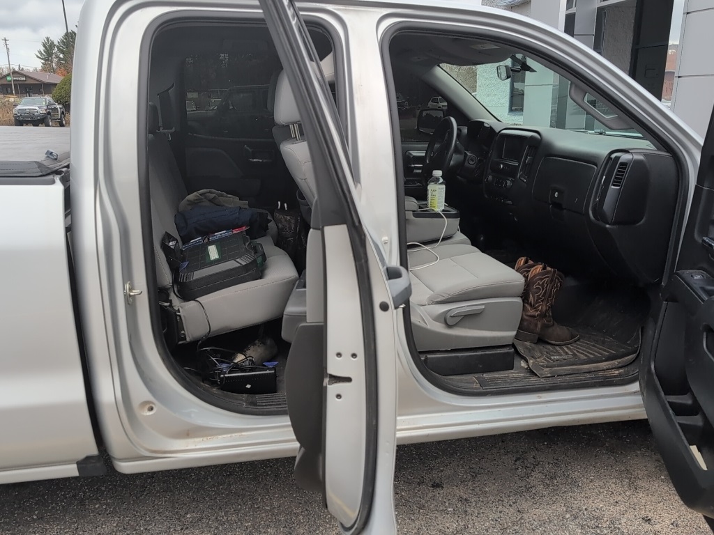 2018 Chevrolet Silverado 1500 photo 3