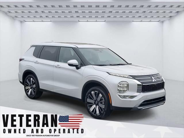 2025 Mitsubishi Outlander SE's photo