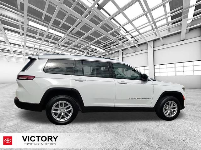 2023 Jeep Grand Cherokee Laredo photo 2