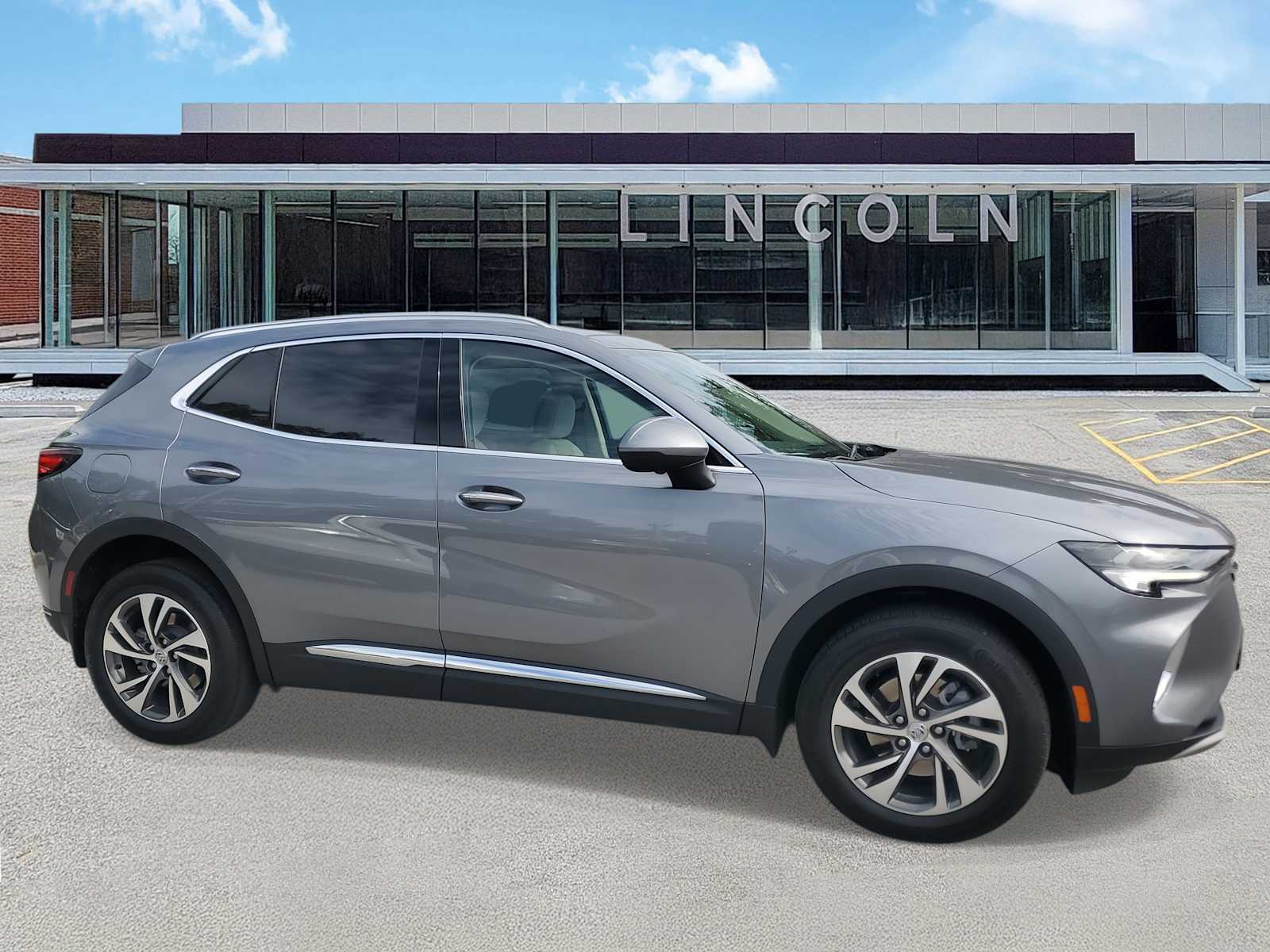 2022 Buick Envision Essence photo 2