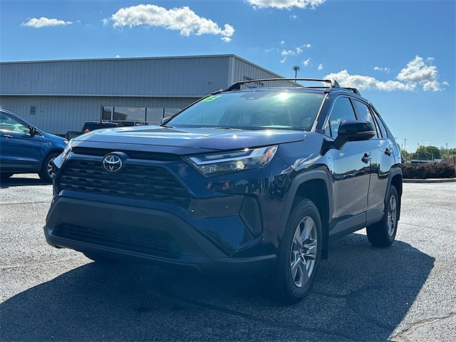 2023 Toyota RAV4 XLE photo 3
