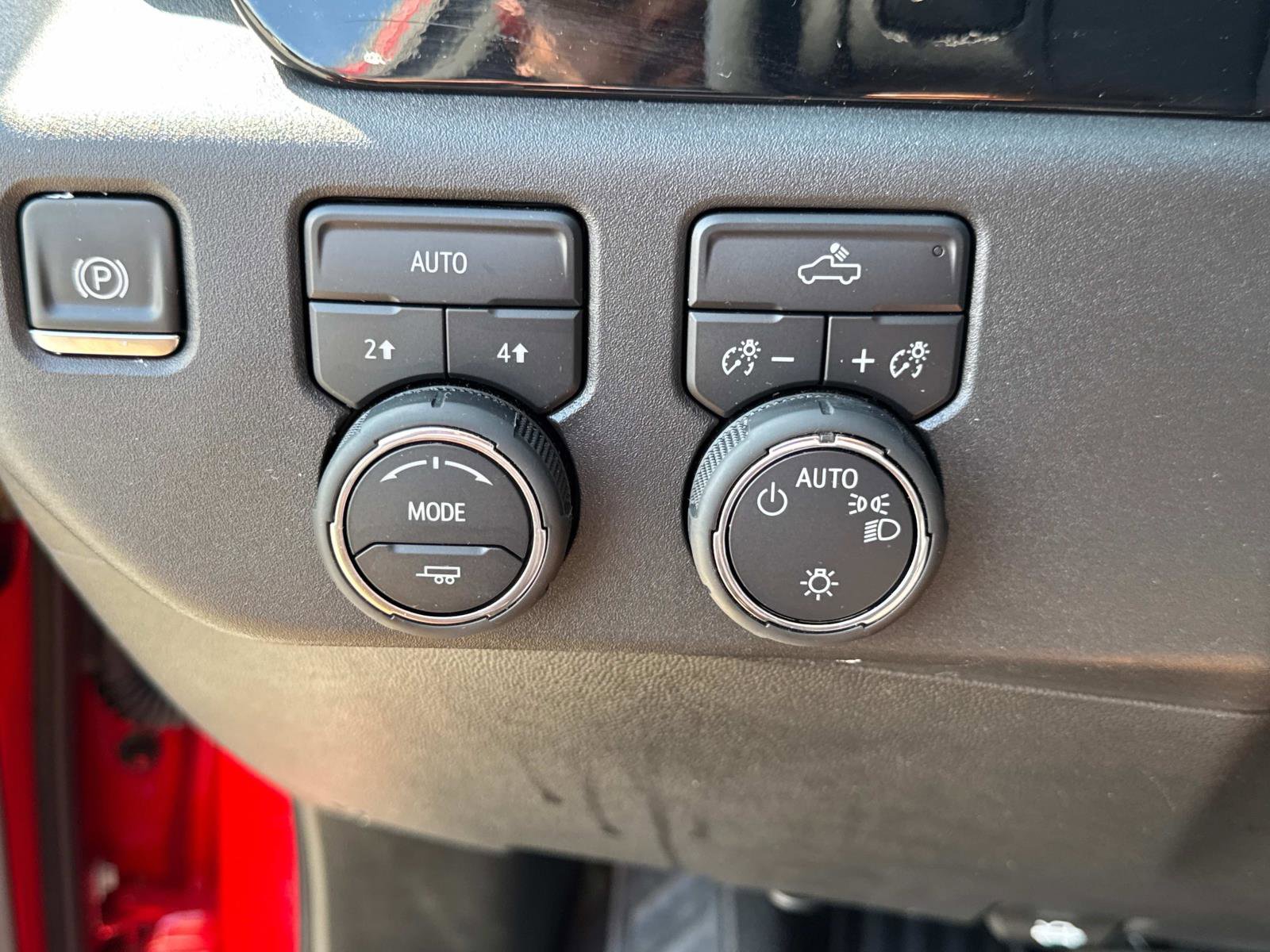 2025 Chevrolet Silverado 1500 LT photo 24