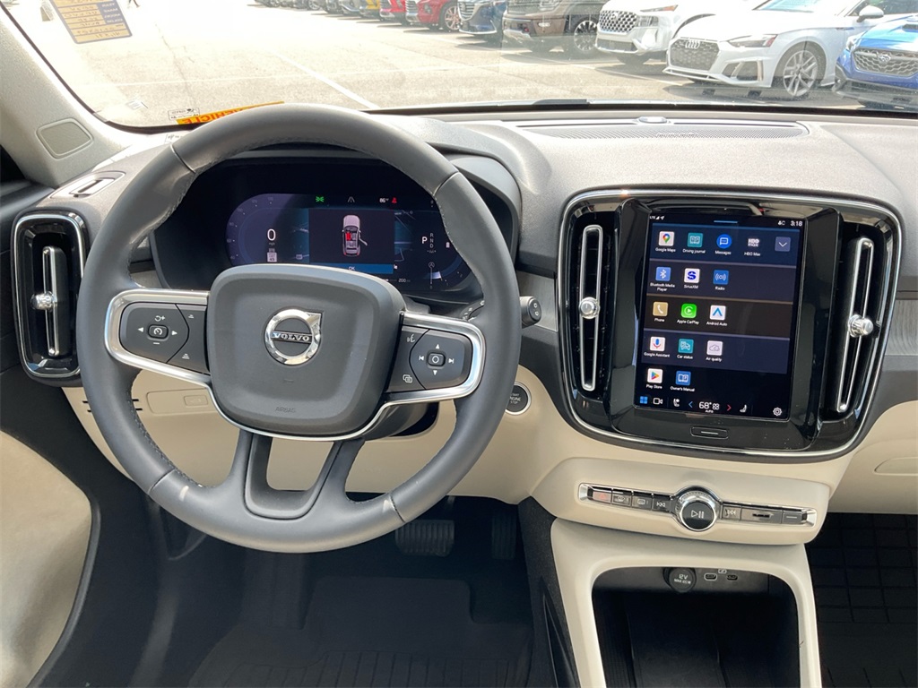 2024 Volvo XC40 Plus photo 17