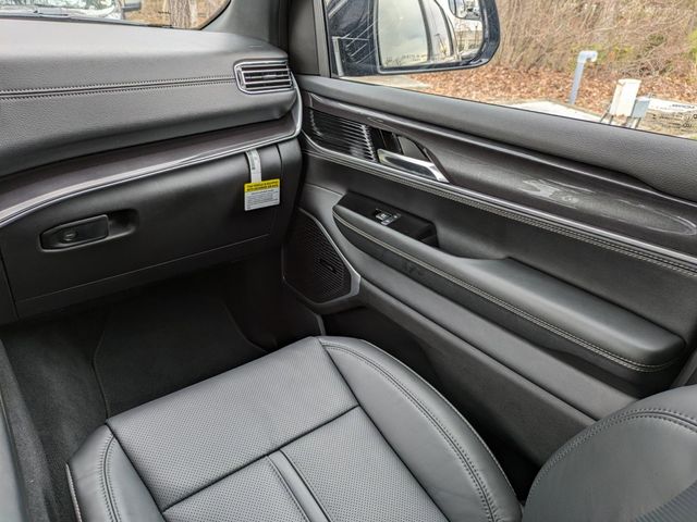 2024 Jeep Wagoneer L Series III photo 13