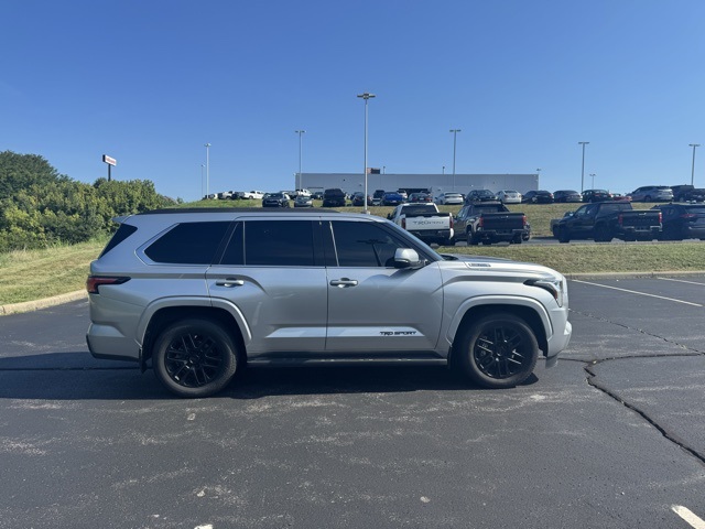 2023 Toyota Sequoia SR5 photo 2