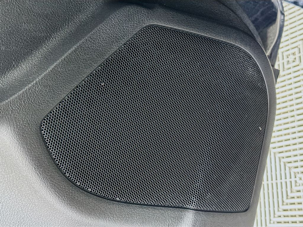 2017 Toyota Camry XLE photo 16