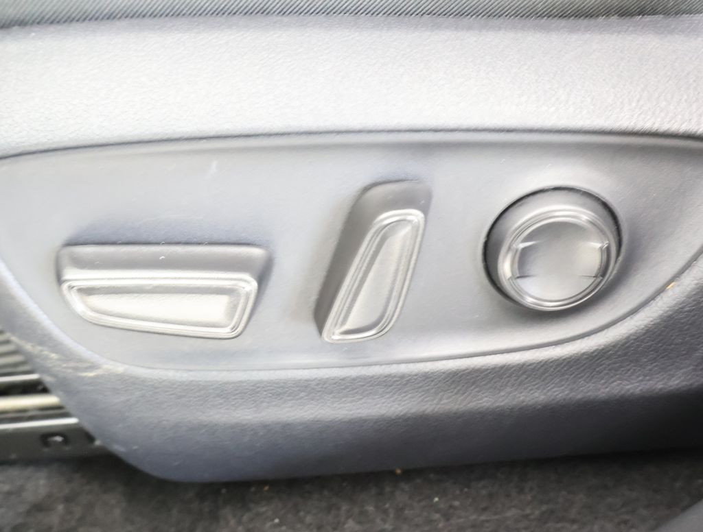 2024 Toyota RAV4 XLE photo 3