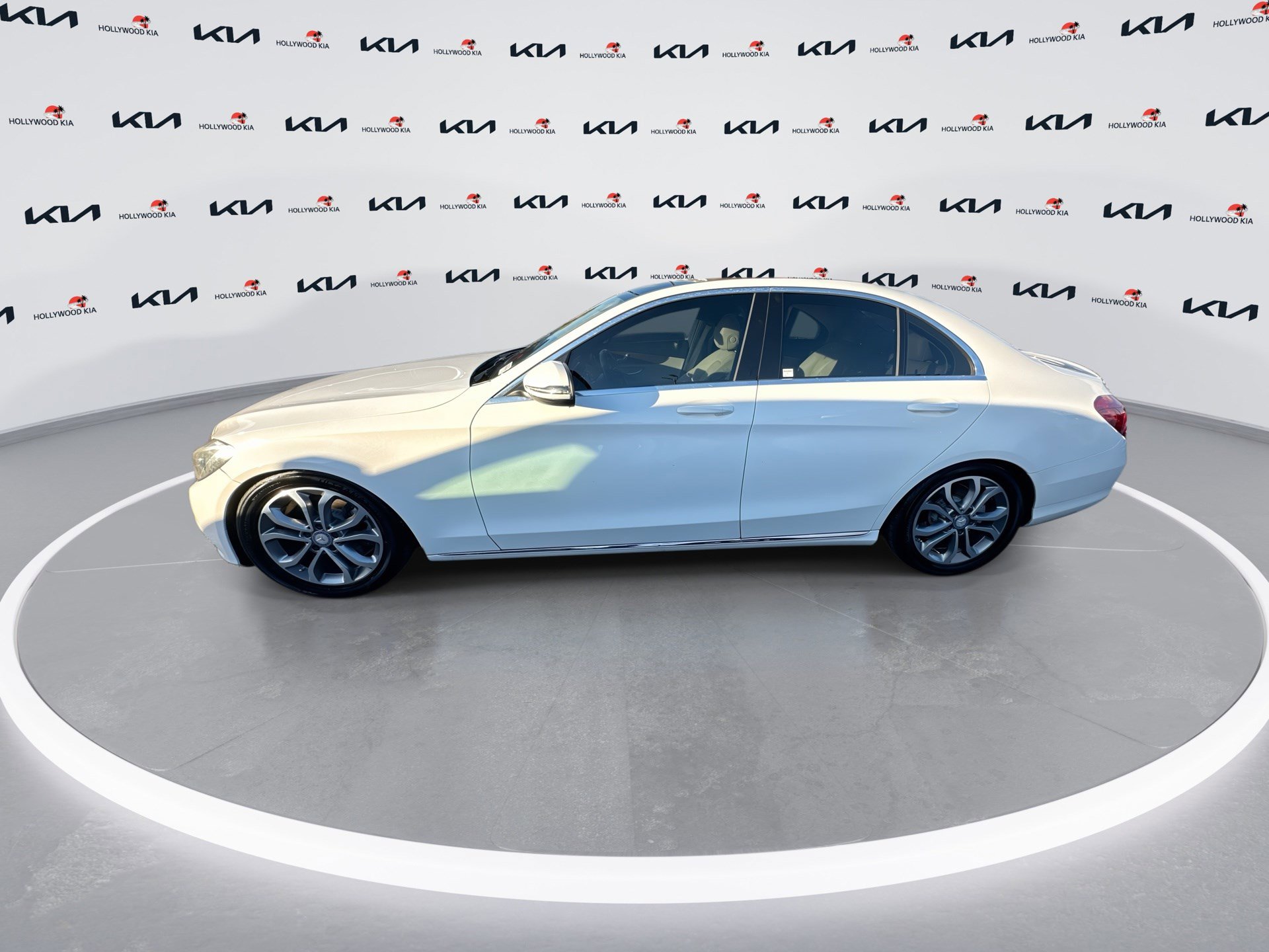 2017 Mercedes Benz C 300 photo 3