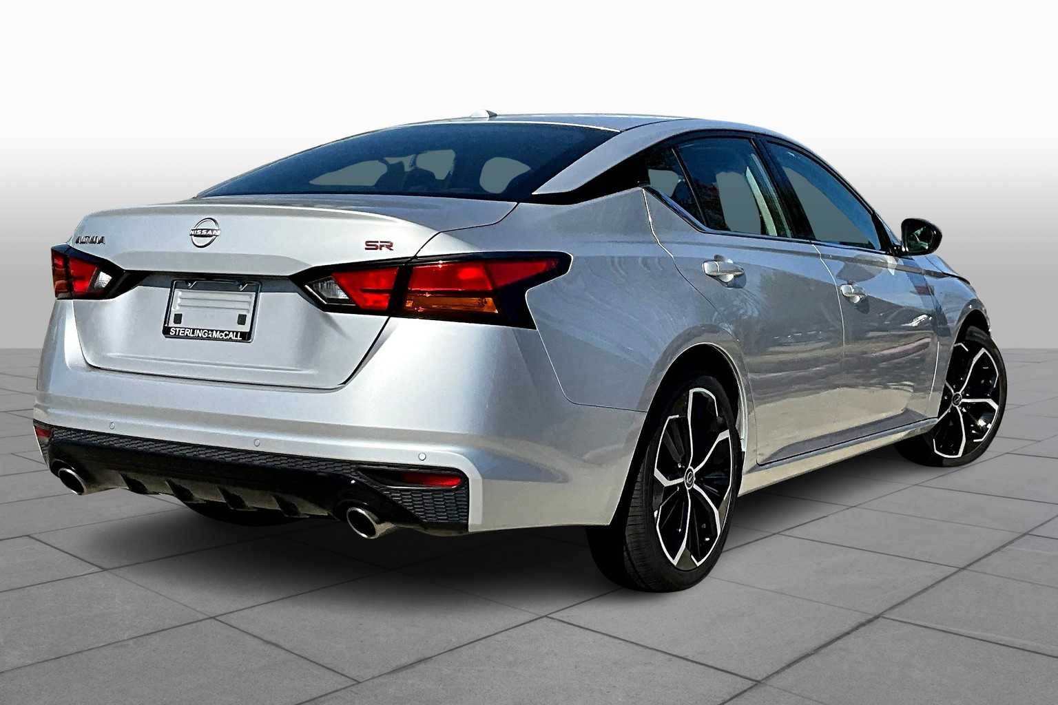 2024 Nissan Altima 2.5 SR photo 11