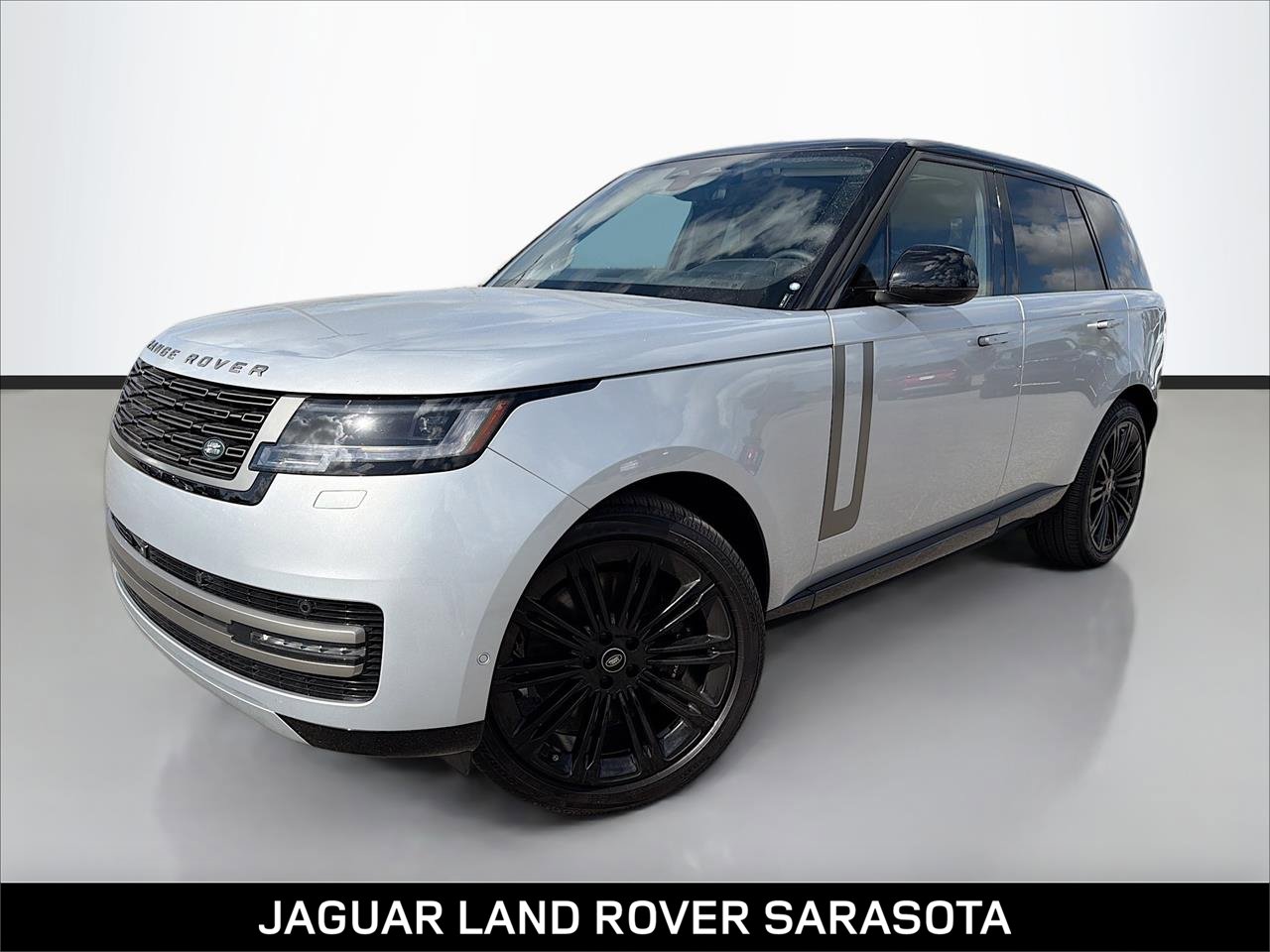 2025 Land Rover Range Rover SE's photo