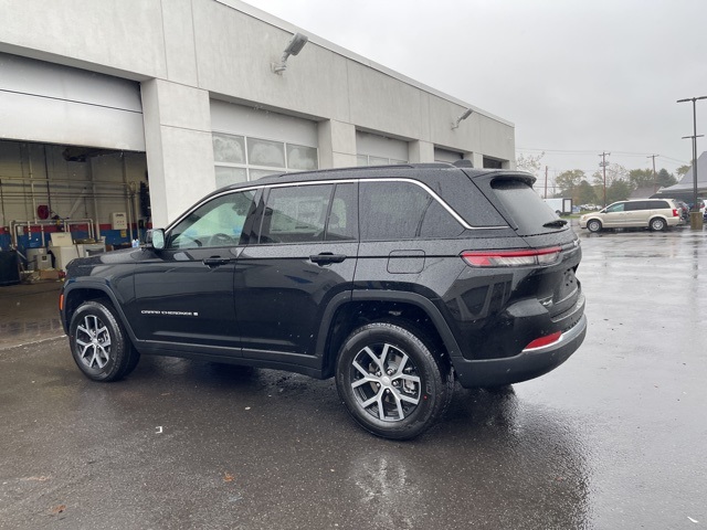 2025 Jeep Grand Cherokee Limited photo 4