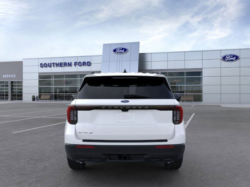 2025 Ford Explorer photo 4