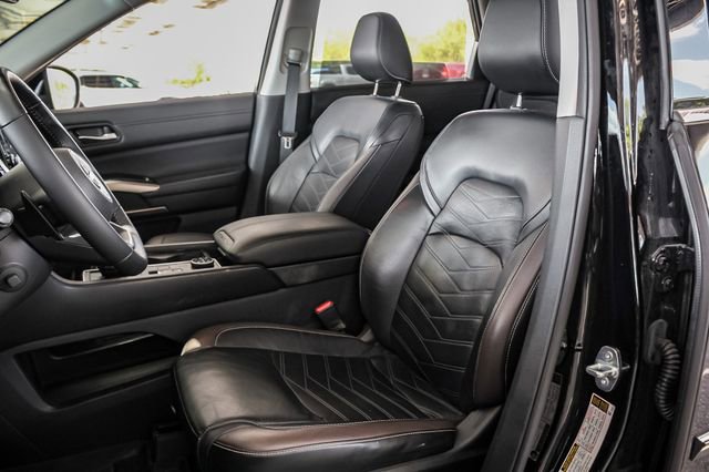 2023 Nissan Pathfinder Platinum photo 9