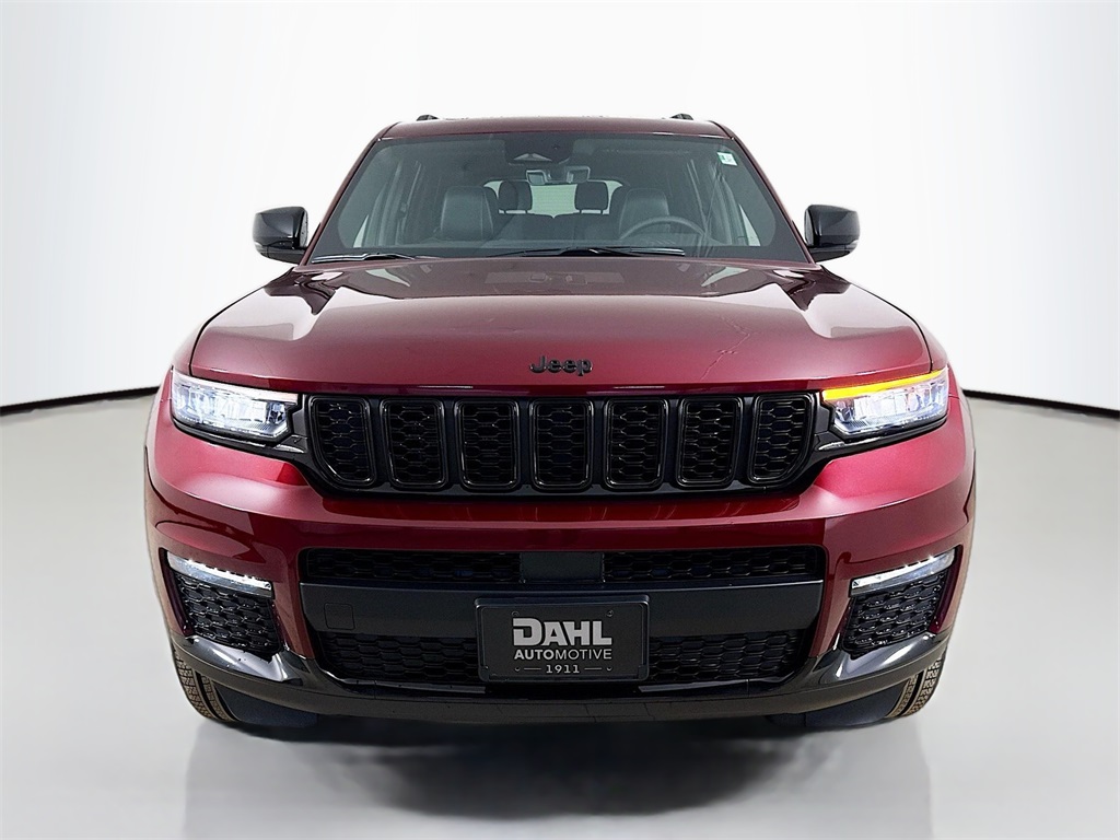 2025 Jeep Grand Cherokee Limited photo 2