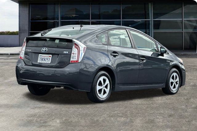 2013 Toyota Prius Two photo 4