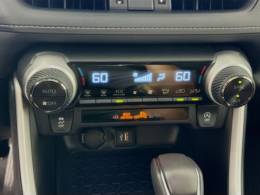 2023 Toyota RAV4 XLE Premium photo 13