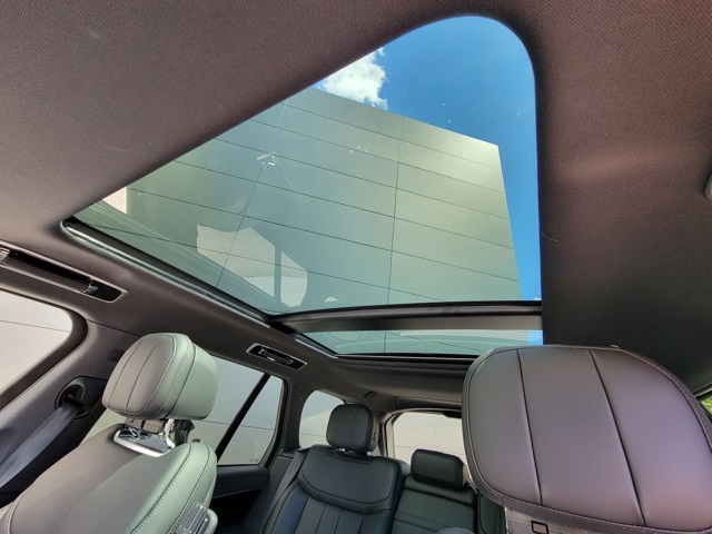 2024 Land Rover Range Rover SE photo 35