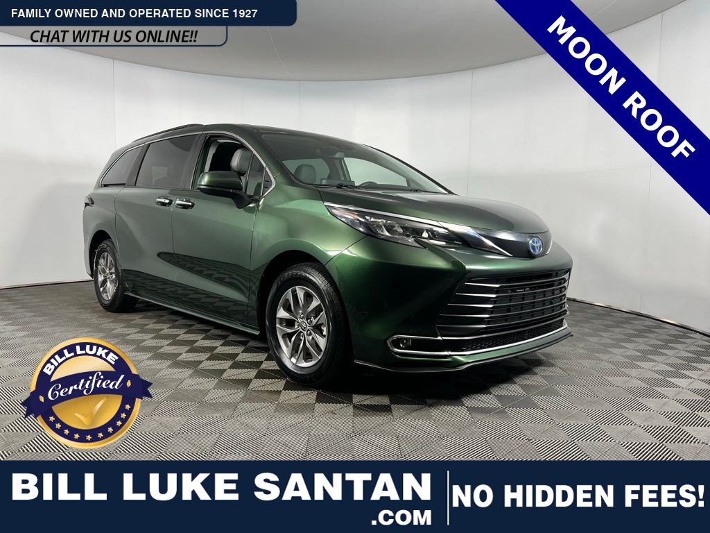 2024 Toyota Sienna XLE's photo