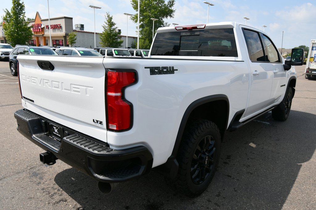 2025 Chevrolet Silverado 3500HD LTZ photo 6