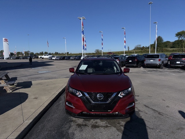 2022 Nissan Rogue Sport SL photo 2