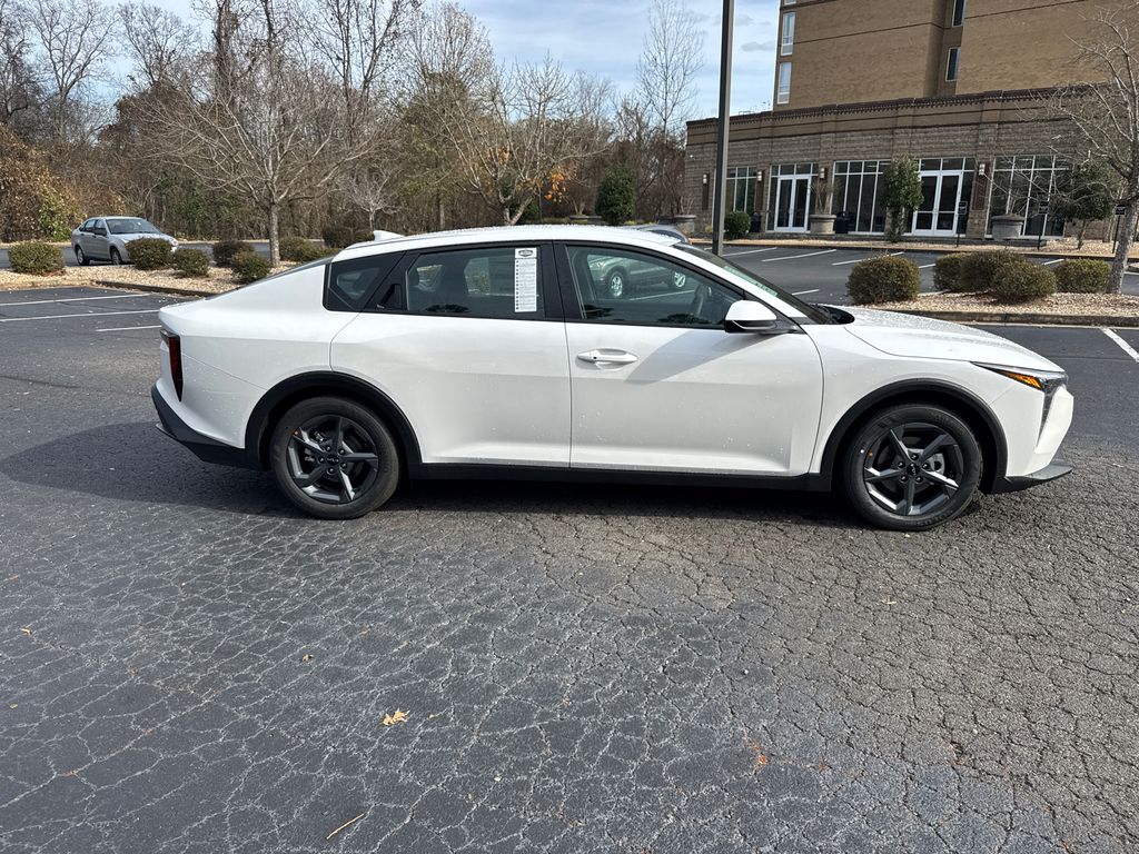 2025 Kia K4 LXS photo 2