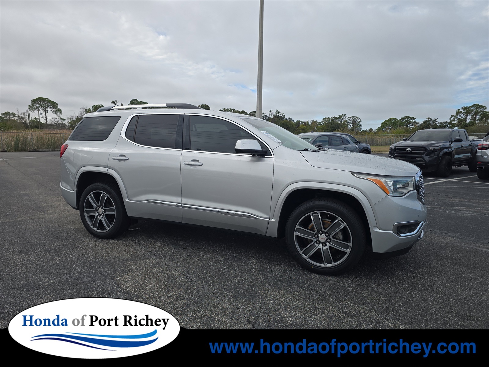 2019 GMC Acadia Denali's photo