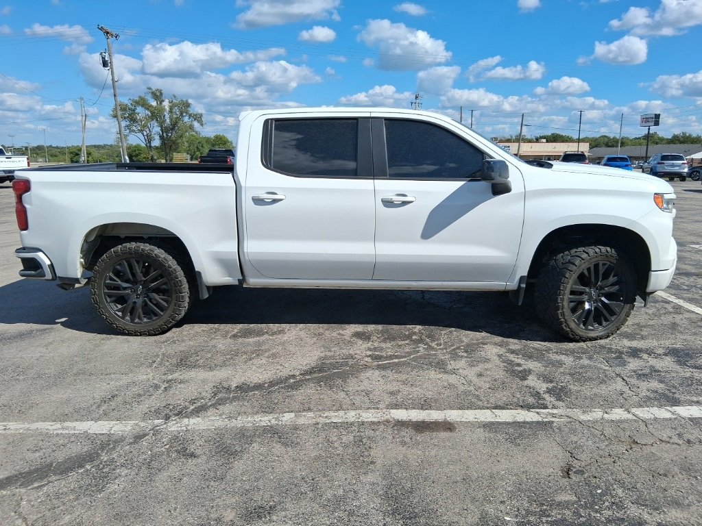 2022 Chevrolet Silverado RST photo 2
