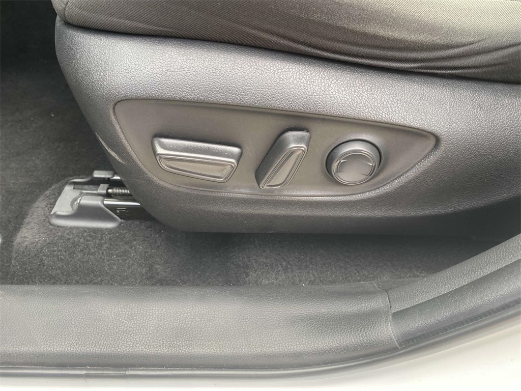 2023 Toyota RAV4 XLE photo 11